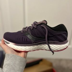 Saucony Women’s Hurricane 22 Purple Sneakers